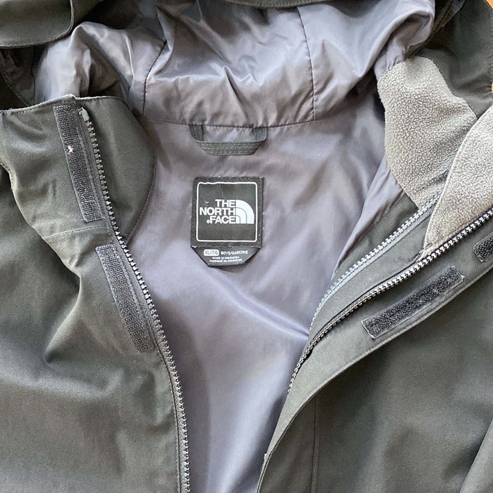 North Face Water/ Wind Proof Jacket - image 3